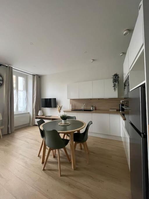 Joli Appartement Avec Parking - Proche Centre Ville Chartres Exterior photo